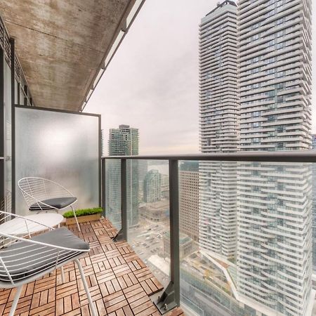 Stylish Newly Furnished Condo With Beautiful Lake View โตรอนโต ภายนอก รูปภาพ