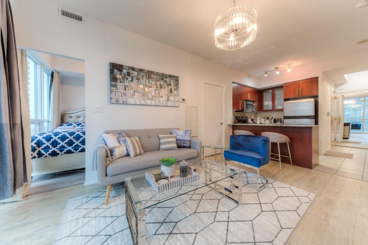 Stylish Newly Furnished Condo With Beautiful Lake View โตรอนโต ภายนอก รูปภาพ