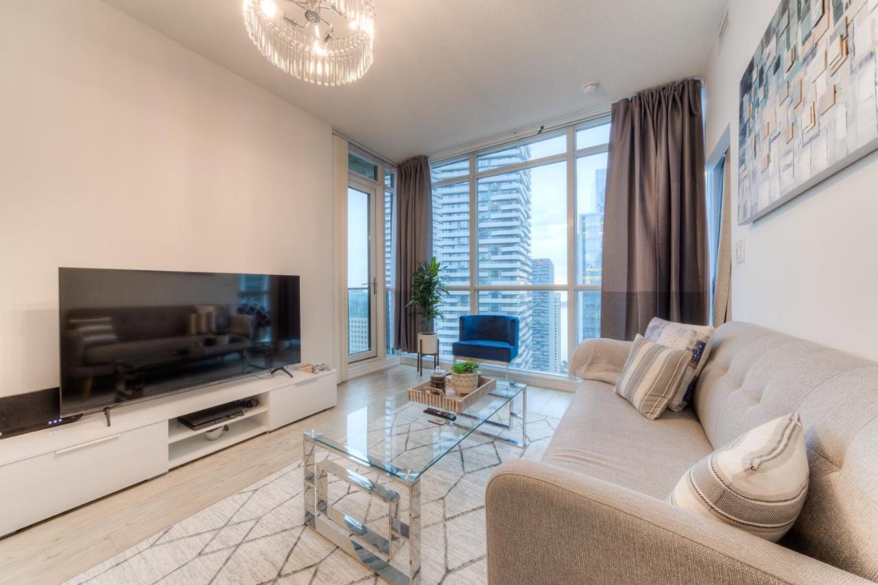 Stylish Newly Furnished Condo With Beautiful Lake View โตรอนโต ภายนอก รูปภาพ