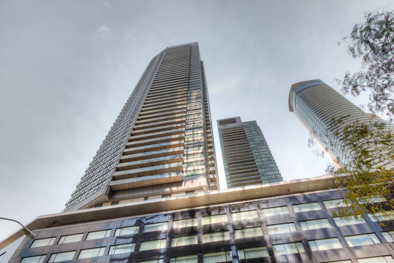 Stylish Newly Furnished Condo With Beautiful Lake View โตรอนโต ภายนอก รูปภาพ