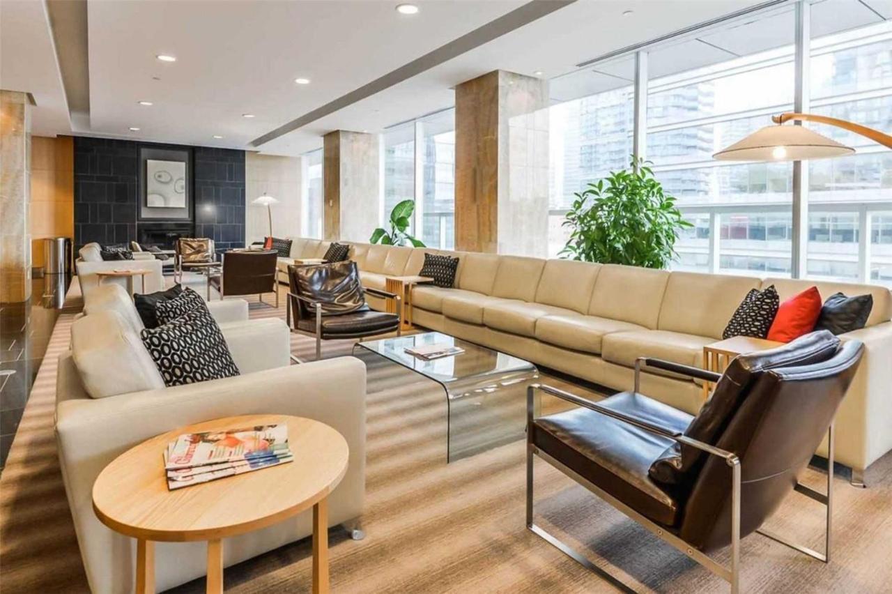 Stylish Newly Furnished Condo With Beautiful Lake View โตรอนโต ภายนอก รูปภาพ
